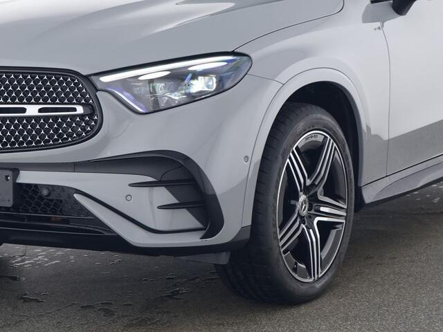 Mercedes-Benz GLC-KLASSE 400e 4MATIC AMG Line Premium 381 PK I MANUFAKTUR ALPINE I Panorama dak I Trekhaak I 360 camera I DIGITAL LIGHT I Memory stoelen I Keyless-Go I I Winterpakket I Nightpakket I 20'' Velgen I Niveau-regeling I Lederen bekleding I