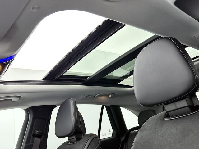 Mercedes-Benz GLC-KLASSE 300 e 4MATIC AMG Plug-In Hybride | 360 graden Camera | Memory seats | Schuifkanteldak | Sfeerverlichting | Chroompakket | Keyless entry Inclusief 24 maanden MB Certified garantie voor Europa.