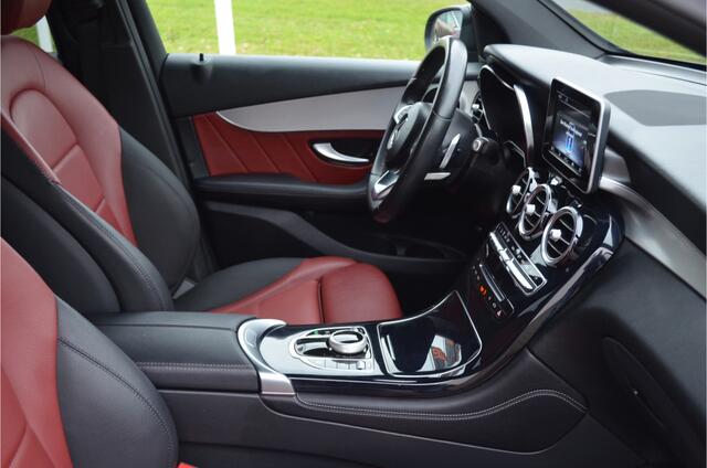 Mercedes-Benz GLC-KLASSE Coupé 220 d 4MATIC AMG | Camera | dodehoek-assistent | Leer | Led High Perf. | NL Auto Dealer onderhouden!