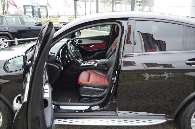 Mercedes-Benz GLC-KLASSE Coupé 220 d 4MATIC AMG | Camera | dodehoek-assistent | Leer | Led High Perf. | NL Auto Dealer onderhouden!