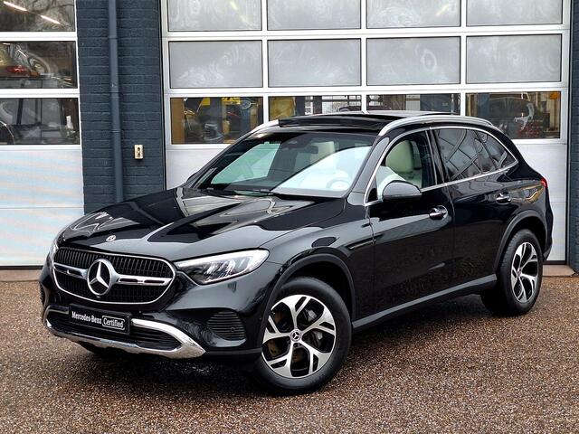 Mercedes-Benz GLC-KLASSE 300 e 4MATIC Avantgarde | Burmester | Panoramadak | Trekhaak | Beige Leder | DISTRONIC | Achteruitrijcamera | Dodehoekassistentie | Stoelverwarming + ventilatie | Sfeerverlichting | Keyless-GO | Elektrische achterklep