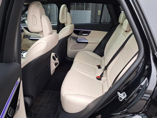 Mercedes-Benz GLC-KLASSE 300 e 4MATIC Avantgarde | Burmester | Panoramadak | Trekhaak | Beige Leder | DISTRONIC | Achteruitrijcamera | Dodehoekassistentie | Stoelverwarming + ventilatie | Sfeerverlichting | Keyless-GO | Elektrische achterklep