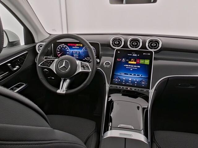 Mercedes-Benz GLC-KLASSE 300 e 4MATIC Plug-In Hybride Trekhaak | Panorama Schuif-Kanteldak | Sfeerverlichting | Memory Voorstoelen | Distronic | Stuur en Stoelverwarming. Inclusief 24 maanden Mercedes-Benz Certified garantie voor Europa.