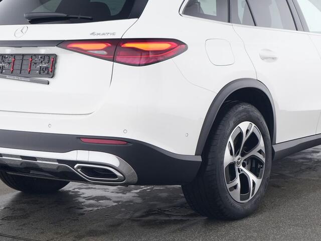 Mercedes-Benz GLC-KLASSE 300 e 4MATIC Plug-In Hybride Trekhaak | Panorama Schuif-Kanteldak | Sfeerverlichting | Memory Voorstoelen | Distronic | Stuur en Stoelverwarming. Inclusief 24 maanden Mercedes-Benz Certified garantie voor Europa.