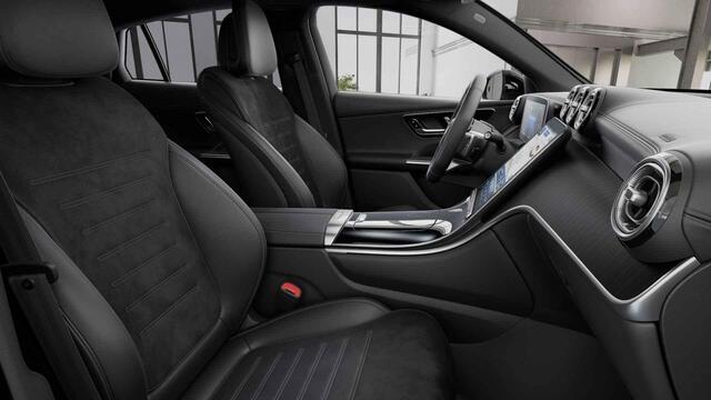 Mercedes-Benz GLC-KLASSE Coupé 300e 4MATIC AMG Line | Panoramadak | Trekhaak | Digital light | 360 camera | Treeplanken | Winter pakket |