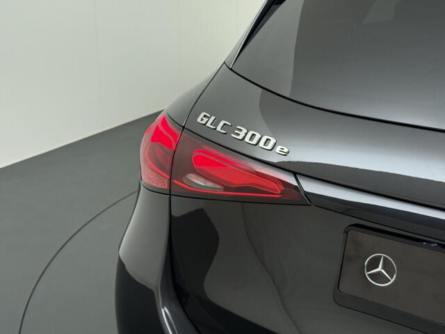 Mercedes-Benz GLC-KLASSE 300 e 4MATIC AMG Line | Pano Trekhaak Memory Digital