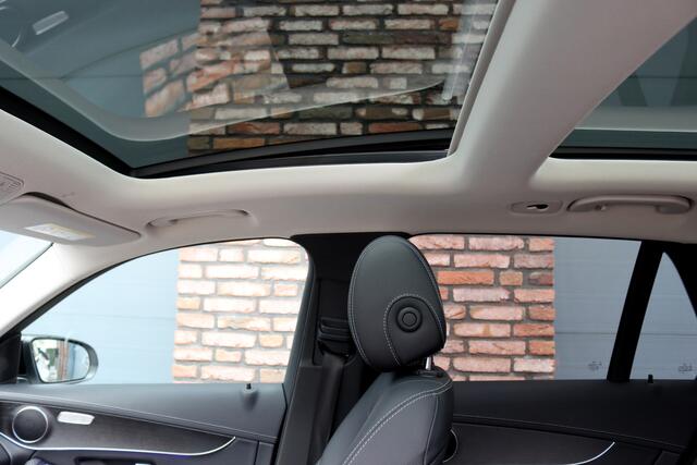 Mercedes-Benz GLC-KLASSE 300e 4MATIC AMG Line | Panoramadak | Trekhaak | Multibeam LED | Stoelverwarming | Camera | Dodehoekassistent | Spoorpakket | Sfeerverlichting | Zitcomfortpakket |