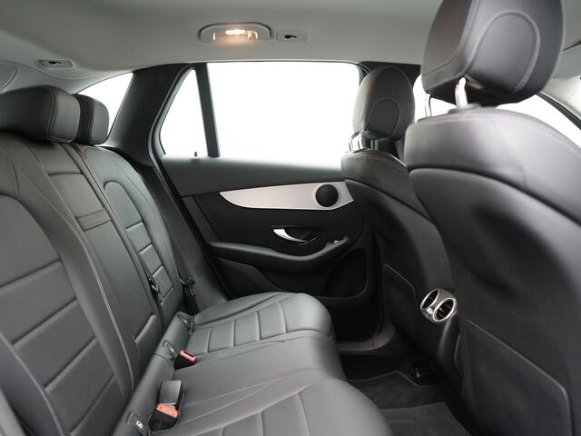 Mercedes-Benz GLC-KLASSE 300e 4MATIC Premium Plug In Hybrid 320pk Dealer O.H. PHEV | Adaptive Cruise | Camera | Lederen Sportstoelen Verwarmd | Apple Carplay | Navigatie | Blis | DAB | 19"L.M |