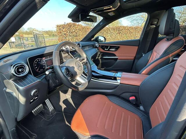 Mercedes-Benz GLC-KLASSE 300e 4M AMG Pano | Memory | Bruin Leder | 360 Camera | Trekhaak | Distronic | Night | 20" Multispaak