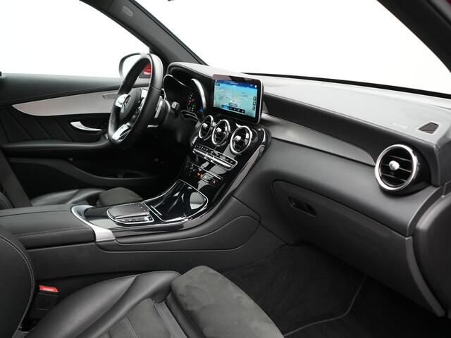 Mercedes-Benz GLC-KLASSE 300e 4MATIC Business Solution AMG Plug In Hybrid 320pk Dealer O.H. PHEV | Camera | Alcantara Sportstoelen Verwarmd | Apple Carplay | Keyless | Navigatie | DAB | Cruise Control |