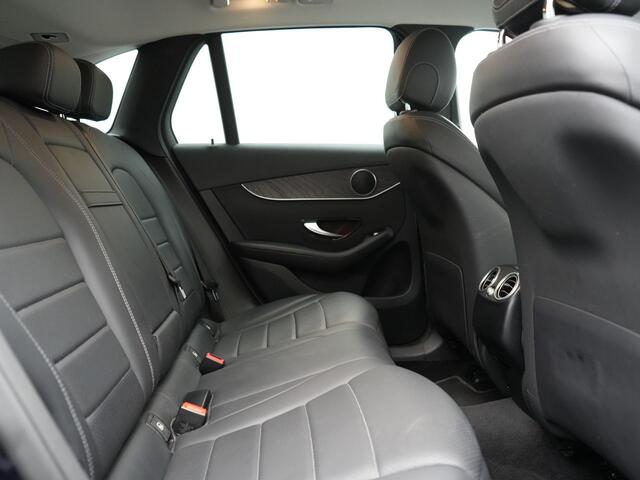 Mercedes-Benz GLC-KLASSE 300e 4MATIC Business Solution Luxury Plug In Hybrid 320pk Dealer O.H. PHEV | Trekhaak Af Fabriek | Head Up | Camera | Lederen Sportstoelen Memory & Verwarmd | Apple Carplay | Navigatie | DAB | Cruise Control |