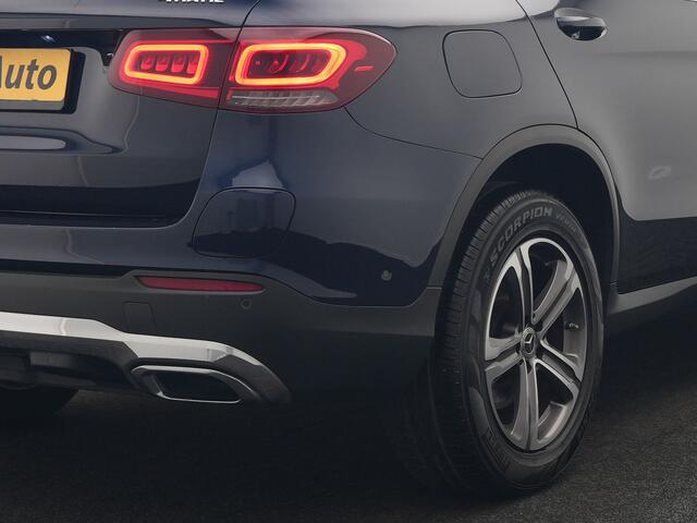 Mercedes-Benz GLC-KLASSE 300e 4MATIC Business Solution Luxury Plug In Hybrid 320pk Dealer O.H. PHEV | Trekhaak Af Fabriek | Head Up | Camera | Lederen Sportstoelen Memory & Verwarmd | Apple Carplay | Navigatie | DAB | Cruise Control |