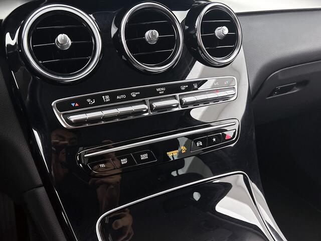 Mercedes-Benz GLC-KLASSE 300 e 4MATIC Plug-In Hybride Trekhaak | Night Pakket | Achteruitrijcamera | Apple CarPlay. Inclusief 24 maanden MB Certified garantie voor Europa.