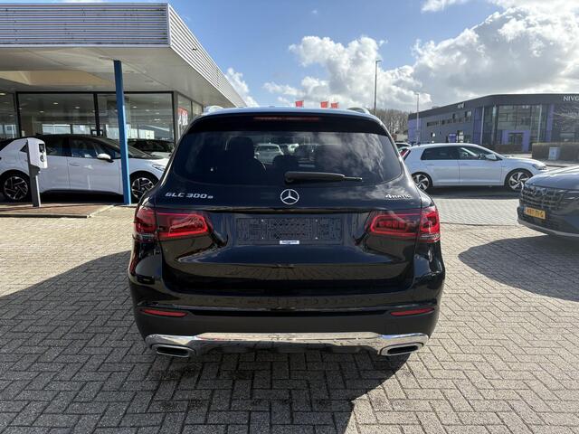 Mercedes-Benz GLC-KLASSE 300e 4MATIC 320pk | Plug-in Hybride | PHEV | Panoramadak | Achteruitrijcamera | Adaptive cruise control