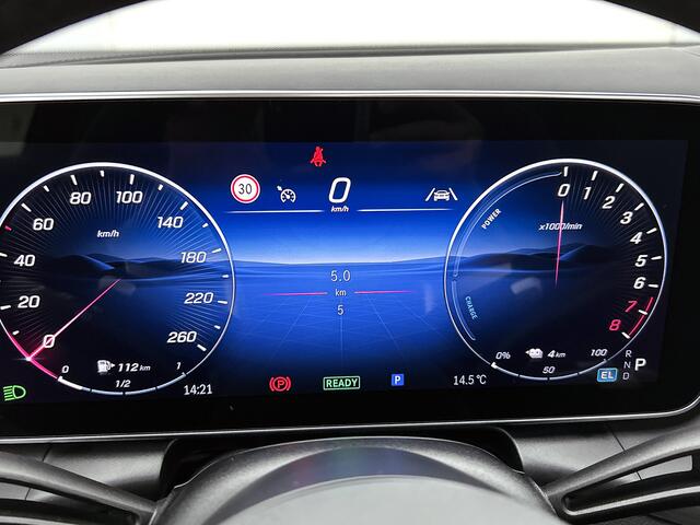 Mercedes-Benz GLC-KLASSE 300e 4MATIC Sport Edition | Premium | Winterpakket | Nightpakket | Trekhaak | Stoelventilatie/- verwarming | Treeplanken | Spoiler | Panoramaschuifdak | 360°-camera | Augmented Reality navigatie |