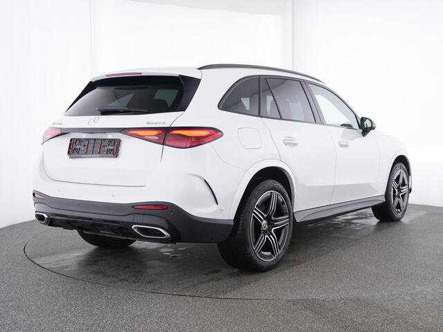 Mercedes-Benz GLC-KLASSE 300 e 4MATIC AMG Plug-In Hybride AMG Line | Night Pakket | Trekhaak | Head-up-Display | Alarm | Burmester® | 20 Inch AMG velgen. Inclusief 24 maanden MB Certified garantie voor Europa.