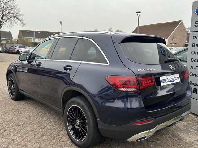 Mercedes-Benz GLC-KLASSE 300e 4MATIC Business Solution | PHEV | 320pk | Plug-in Hybride | Achteruitrijcamera | Navigatie | Half leder