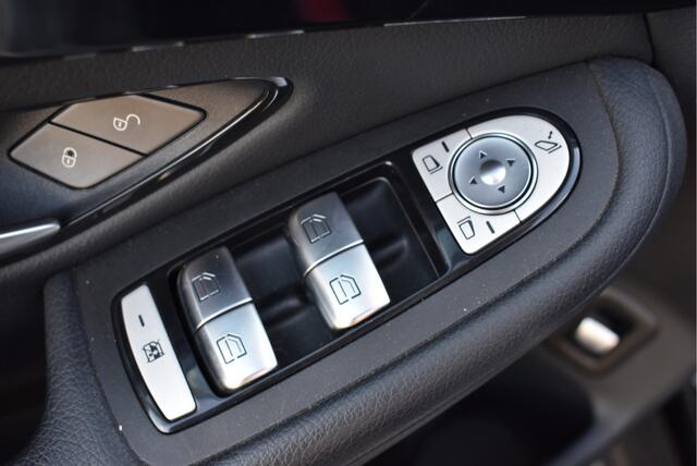 Mercedes-Benz GLC-KLASSE 300e 4MATIC Wegkl. trekhaak, Cruise, Camera, Stoelverwarming, Carplay, DAB