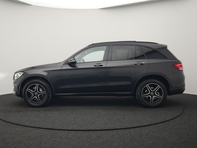 Mercedes-Benz GLC-KLASSE 300e 4MATIC Premium Plus PHEV 320pk Dealer O.H | Panodak | Adaptive Cruise | Sportstoelen Memory | Burmester | AMG Exterieur | Head Up | Camera | Keyless |