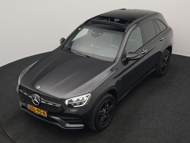 Mercedes-Benz GLC-KLASSE 300e 4MATIC Premium Plus PHEV 320pk Dealer O.H | Panodak | Adaptive Cruise | Sportstoelen Memory | Burmester | AMG Exterieur | Head Up | Camera | Keyless |
