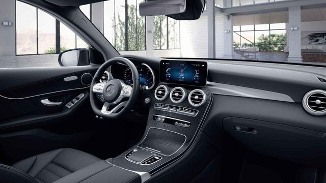 Mercedes-Benz GLC-KLASSE 300e 4MATIC Business Solution AMG | Panoramadak | Trekhaak | Night pakket | Rij assistentiepakket |