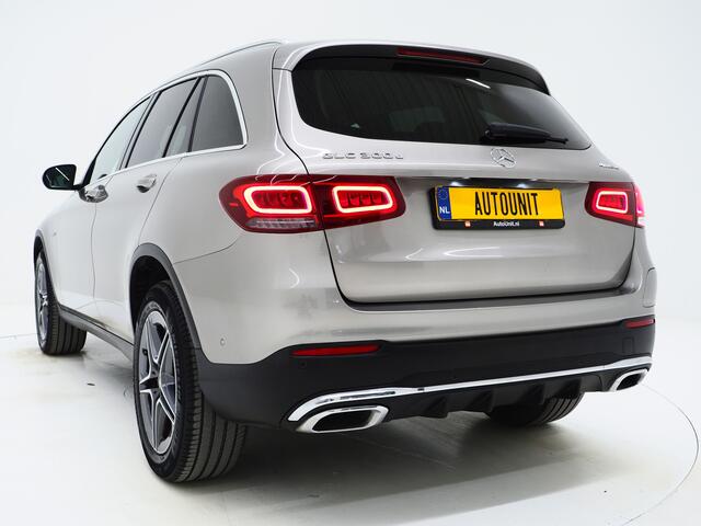 Mercedes-Benz GLC-KLASSE 300e 4MATIC AMG | Panoramadak | Sfeerlicht | Camera | Sportstuur | Virtual | Stoelverwarming | Carplay