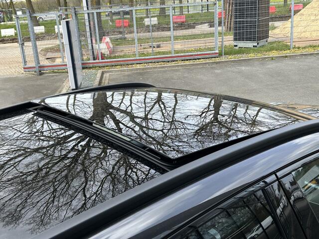 Mercedes-Benz GLC-KLASSE 400e 4Matic AMG 381pk // Panorama dak // Trekhaak // Rijassistentiepakket // Distronic // 360 Camera // 20" AMG // Carplay