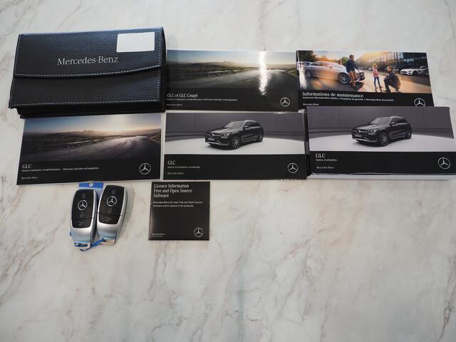 Mercedes-Benz GLC-KLASSE 300e 4MATIC AMG Full Black | Panoramadak | Treeplanken | Camera | Virtual | Sportstuur | Cruise | DAB | Carplay