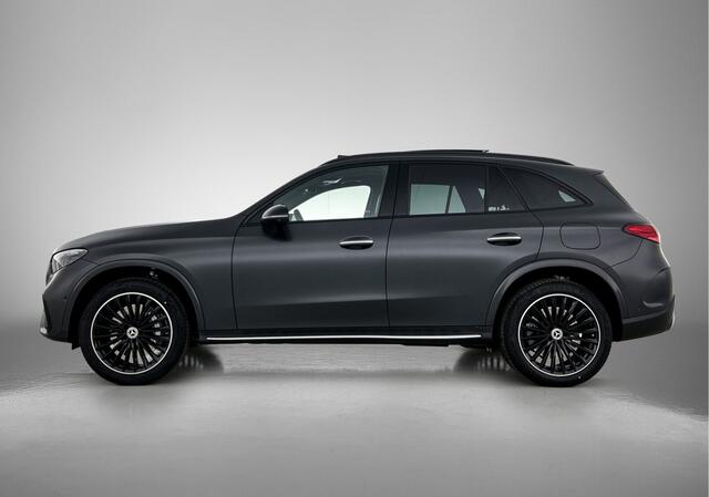 Mercedes-Benz GLC-KLASSE 300e 4MATIC Sport Edition | Premium | Nightpakket | Rijassistentiepakket Plus | Treeplanken in aluminiumlook | Trekhaak | Panoramaschuifdak | Smartphone integratie | 360° camera | Sfeerverlichting |