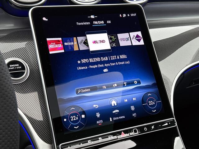 Mercedes-Benz GLC-KLASSE 300e 4MATIC Sport Edition | Premium | Nightpakket | Rijassistentiepakket Plus | Treeplanken in aluminiumlook | Trekhaak | Panoramaschuifdak | Smartphone integratie | 360° camera | Sfeerverlichting |