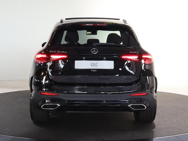 Mercedes-Benz GLC-KLASSE 300e 4MATIC Sport Edition | AMG | Panoramaschuifdak | Premium pakket | 360 Camera | Matrix LED koplampen |
