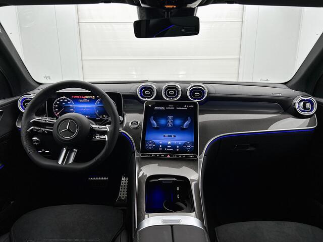 Mercedes-Benz GLC-KLASSE 300e 4MATIC Business Solution AMG | Advanced plus pakket | Nightpakket | Trekhaak | Middenconsole metaalstructuur | 19" vijfspaaks lichtmetalen AMG-velgen | URBAN GUARD Plus | Warmtewerend, donkergetint glas |