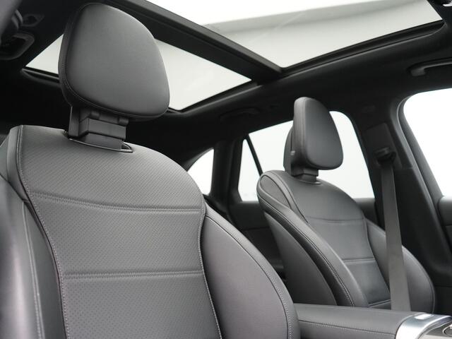 Mercedes-Benz GLC-KLASSE 300e 4MATIC Avantgarde PHEV 313pk Dealer O.H. | Panodak | Adaptive Cruise | Burmester 3D | Camera | Lederen Sportstoelen Memory & Verwarmd | Stuur Verwarmd | Sfeerverlichting | Apple Carplay | Blis | Navigatie | DAB | 19"L.M | Plug In Hybrid |