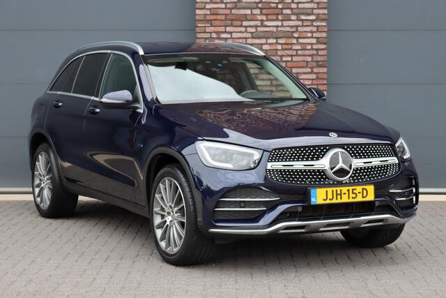 Mercedes-Benz GLC-KLASSE 300e 4MATIC AMG Line | Distronic+ | Memory | Trekhaak | HUD | Verwarmd Stuurwiel | Leder | Keyless Go | Augmented Reality |