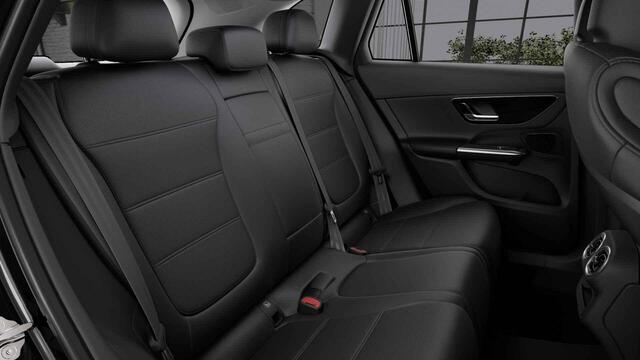 Mercedes-Benz GLC-KLASSE 300e 4MATIC AMG Line | Trekhaak | Panoramadak | Memory | Stoelverwarming | Treeplanken |