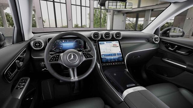 Mercedes-Benz GLC-KLASSE 300e 4MATIC AMG Line | Trekhaak | Panoramadak | Memory | Stoelverwarming | Treeplanken |