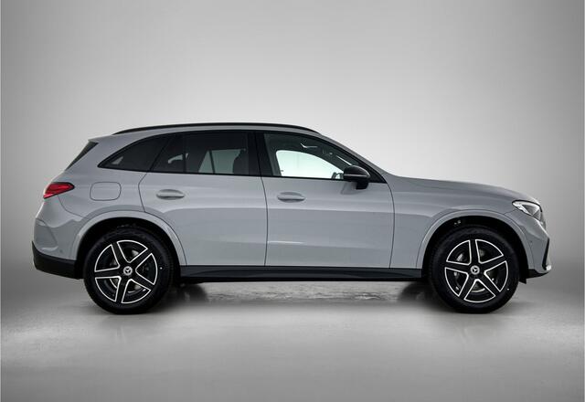 Mercedes-Benz GLC-KLASSE 300e 4MATIC Business Solution AMG | Advanced plus pakket | Nightpakket | Middenconsole metaalstructuur | Trekhaak | 19" vijfspaaks lichtmetalen AMG-velgen | URBAN GUARD Plus | Warmtewerend, donkergetint glas |