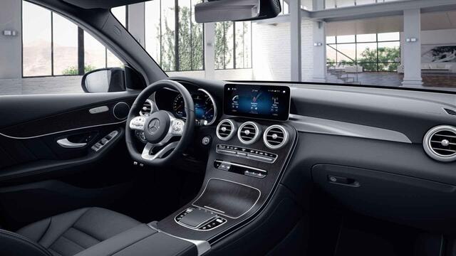 Mercedes-Benz GLC-KLASSE 300e 4MATIC Business Solution AMG | Trekhaak | Night | Panoramadak | Stoelverwarming | Achteruitrijcamera |