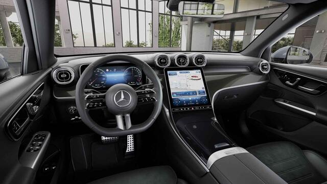 Mercedes-Benz GLC-KLASSE 300e 4MATIC Business Solution AMG | Premium Pakket | Trekhaak | Winterpakket | Panoramaschuifdak | Treeplanken |