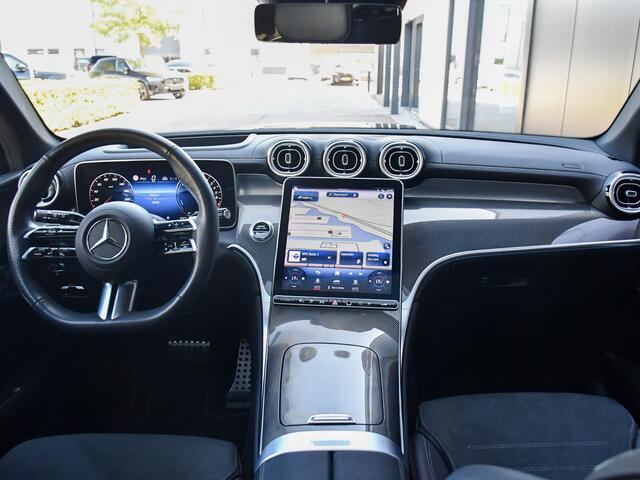 Mercedes-Benz GLC-KLASSE 400e 4MATIC AMG Line | Park assist | Achteras-besturing | Schuif-/kantel Panorama | 360 Camera | Trekhaak | 20"