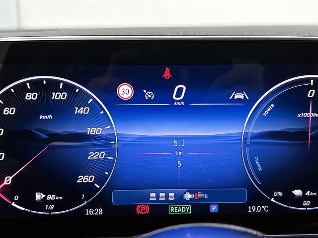 Mercedes-Benz GLC-KLASSE 300e 4MATIC Business Solution | Memorypakket | Advanced plus pakket | Chroompakket | Parkeerpakket | Trekhaak | Middenconsole ruitlook zilvergrijs | Sfeerverlichting | URBAN GUARD Plus |