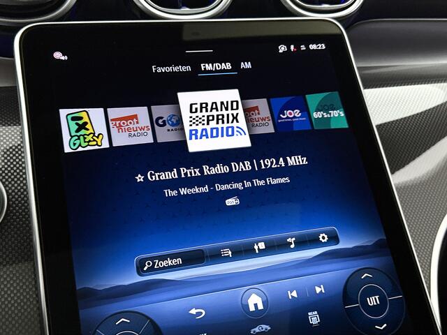 Mercedes-Benz GLC-KLASSE 300e 4MATIC Business Solution AMG | Advanced plus pakket | Trekhaak | Middenconsole metaalstructuur | Panoramaschuifdak | 20 inch vijfspaaks lichtmetalen AMG-velgen | URBAN GUARD plus |