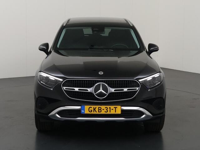 Mercedes-Benz GLC-KLASSE 300e 4MATIC Luxury Line | Trekhaak | Panoramadak | Memory | Stoelverwarming | Treeplanken |