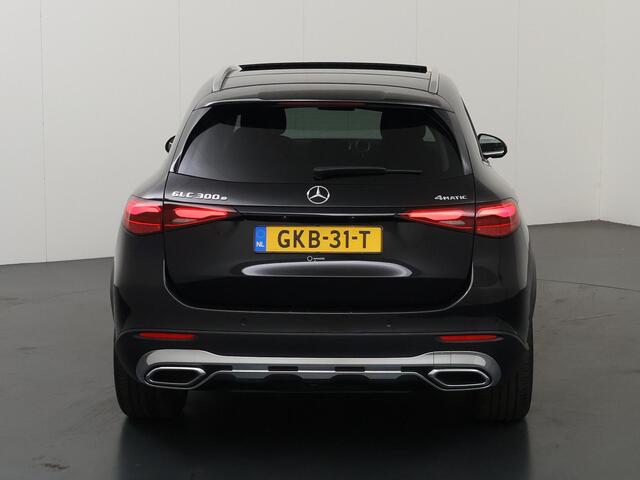 Mercedes-Benz GLC-KLASSE 300e 4MATIC Luxury Line | Trekhaak | Panoramadak | Memory | Stoelverwarming | Treeplanken |