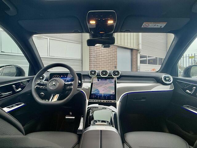 Mercedes-Benz GLC-KLASSE 300e 4MATIC Sport Edition | 360° Camera | Night Pakket | Panoramadak | Dodehoekassistent | Elektrisch Verstelbare Stoelen + Memory | Stoelverwarming | Sfeerverlichting | Apple CarPlay | Android Auto | Elektrische Achterklep | Elektrisch Inklapbare Buitens