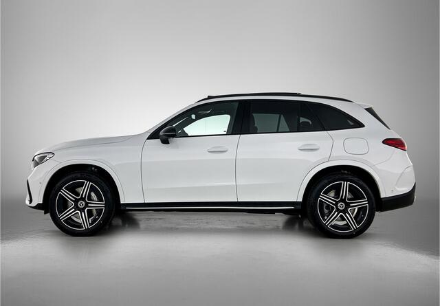 Mercedes-Benz GLC-KLASSE 300e 4MATIC Business Solution AMG | Advanced plus | Nightpakket | Trekhaak | Panoramaschuifdak | Treeplanken | Middenconsole metaalstructuur | 20 inch vijfspaaks lichtmetalen AMG-velgen |