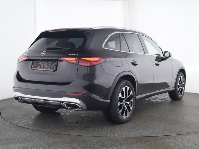 Mercedes-Benz GLC-KLASSE 300 e 4MATIC Plug-In Hybride Edition AVANTGARDE | Trekhaak | 19 Inch velgen | AC en DC lader | Zwarte Hemel | Distronic | Stuur en Stoelverwarming. Inclusief 24 maanden Mercedes-Benz Certified garantie voor Europa.