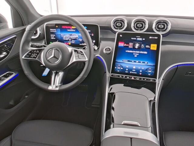 Mercedes-Benz GLC-KLASSE 300 e 4MATIC Plug-In Hybride Edition AVANTGARDE | Trekhaak | 19 Inch velgen | AC en DC lader | Zwarte Hemel | Distronic | Stuur en Stoelverwarming. Inclusief 24 maanden Mercedes-Benz Certified garantie voor Europa.