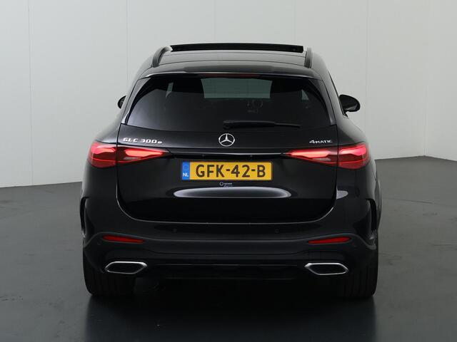 Mercedes-Benz GLC-KLASSE 300e 4MATIC AMG Line | Night | Panoramadak | Memory | Trekhaak | Digital light | Sfeerverlichting |
