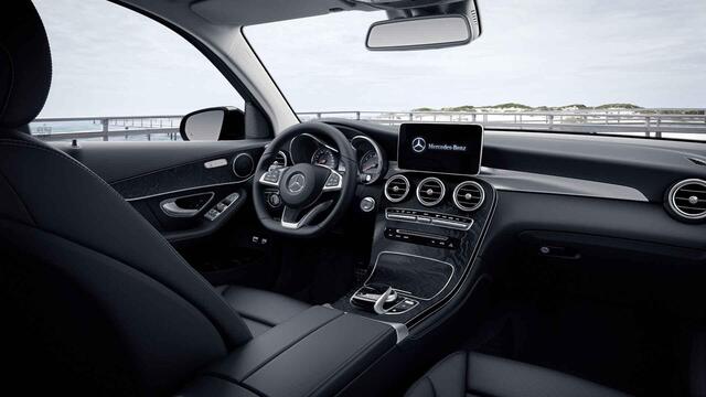 Mercedes-Benz GLC-KLASSE 250 4MATIC Premium Plus | Trekhaak | AMG | Getint glas |